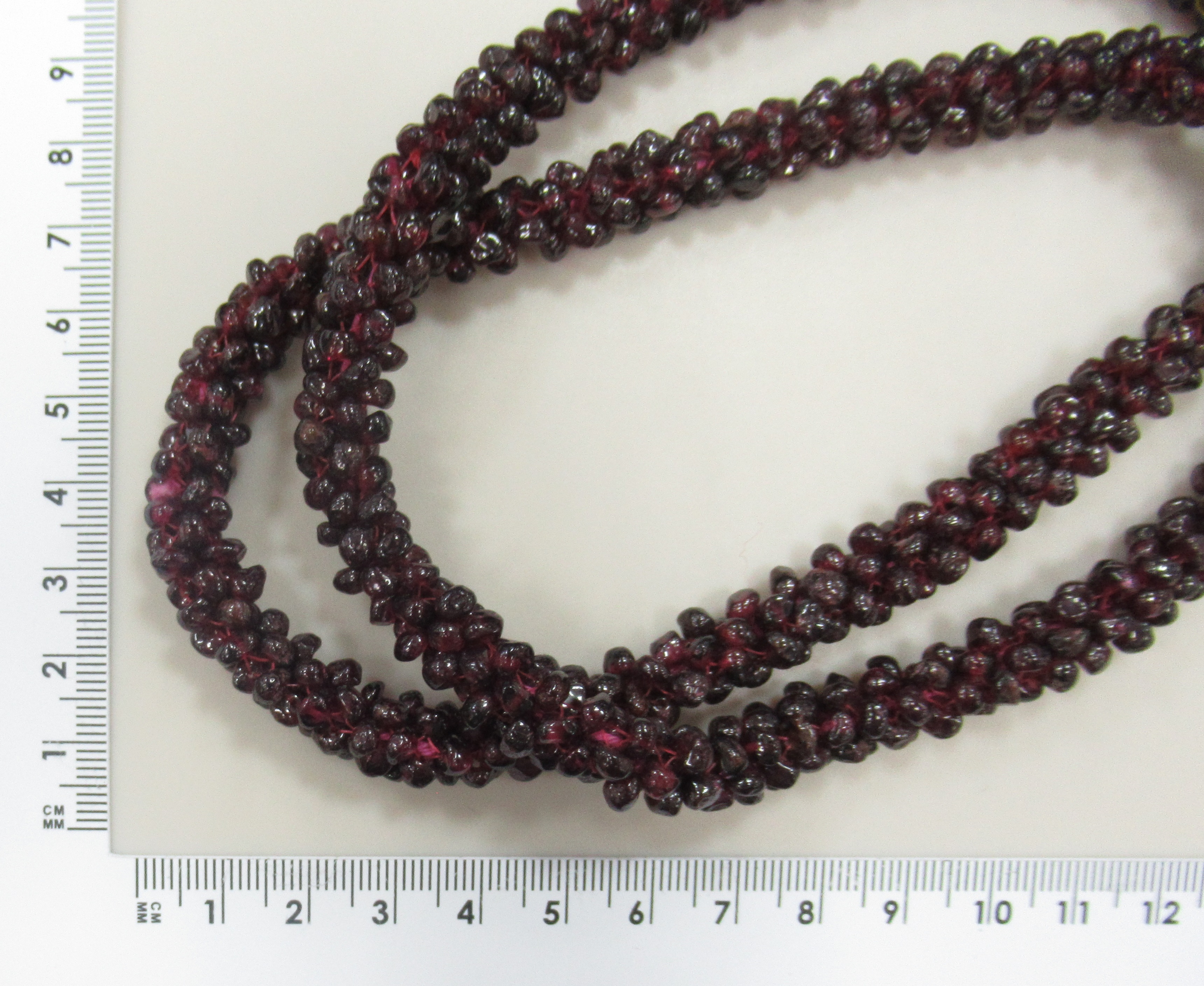 Бусы из граната